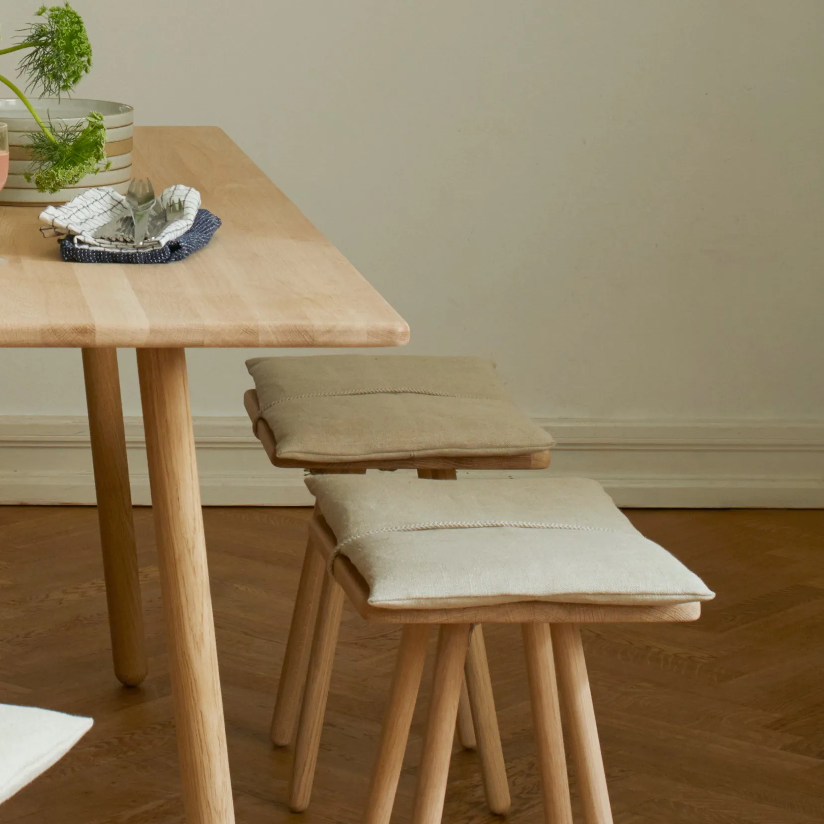 Georg Dining Table