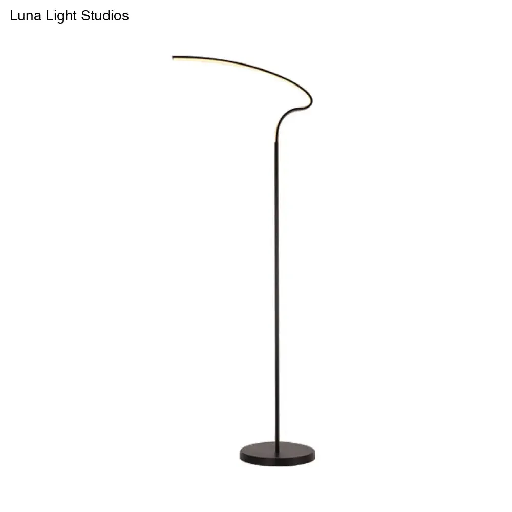 Modern Curved LED Floor Lamp: Stylish Metal Standing Light in Black/White