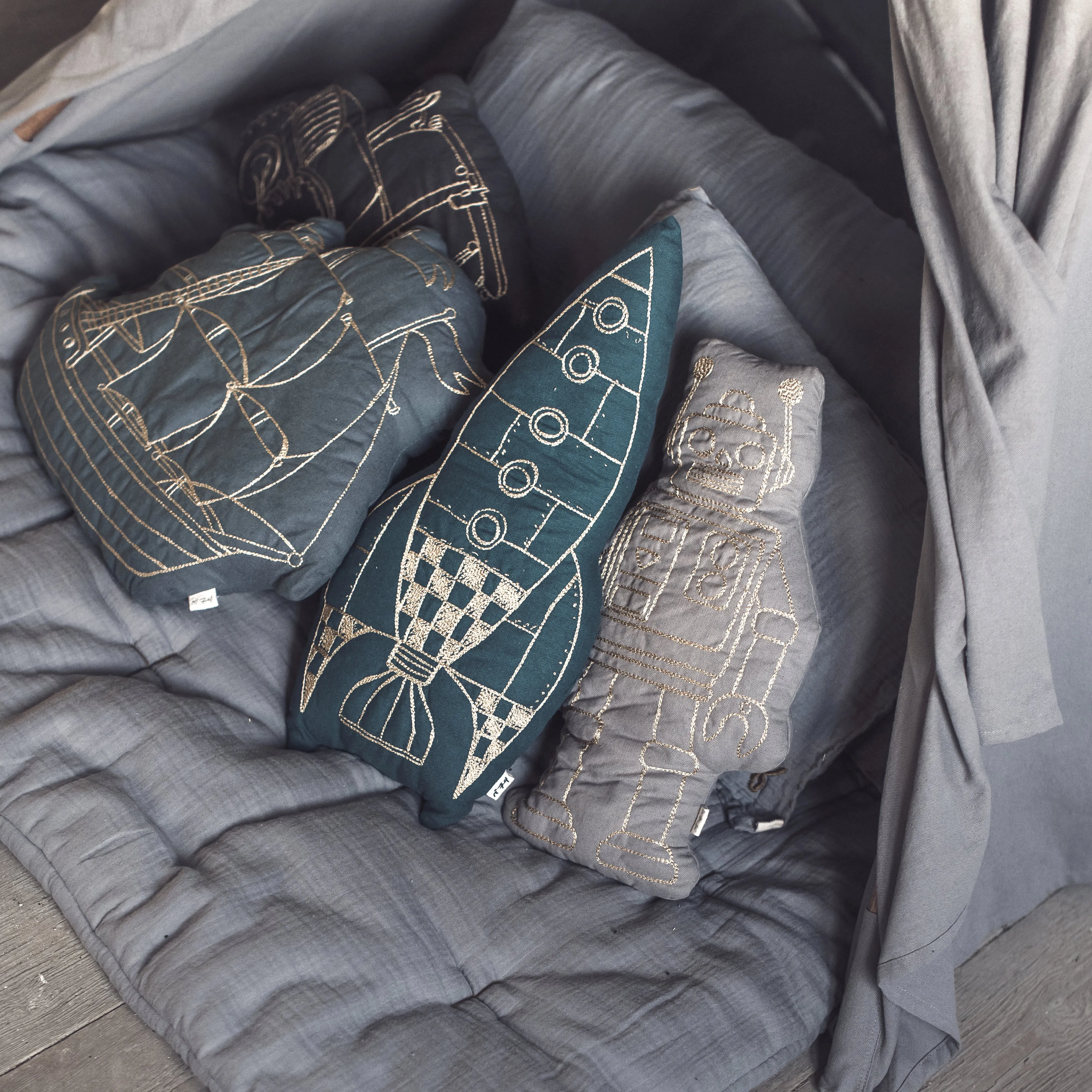 Numero 74 Robot Cushion Raff Natural