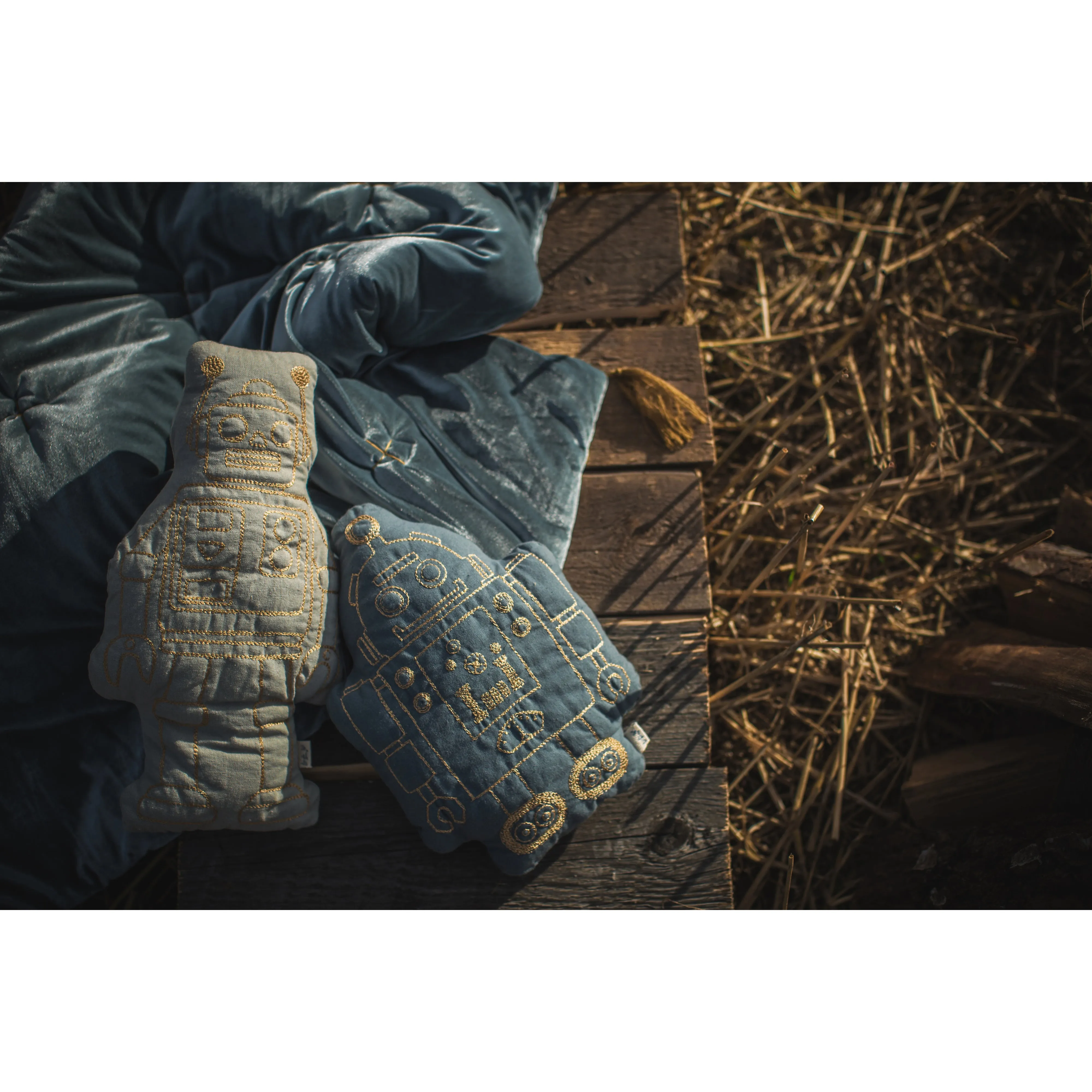 Numero 74 Robot Cushion Raff Natural
