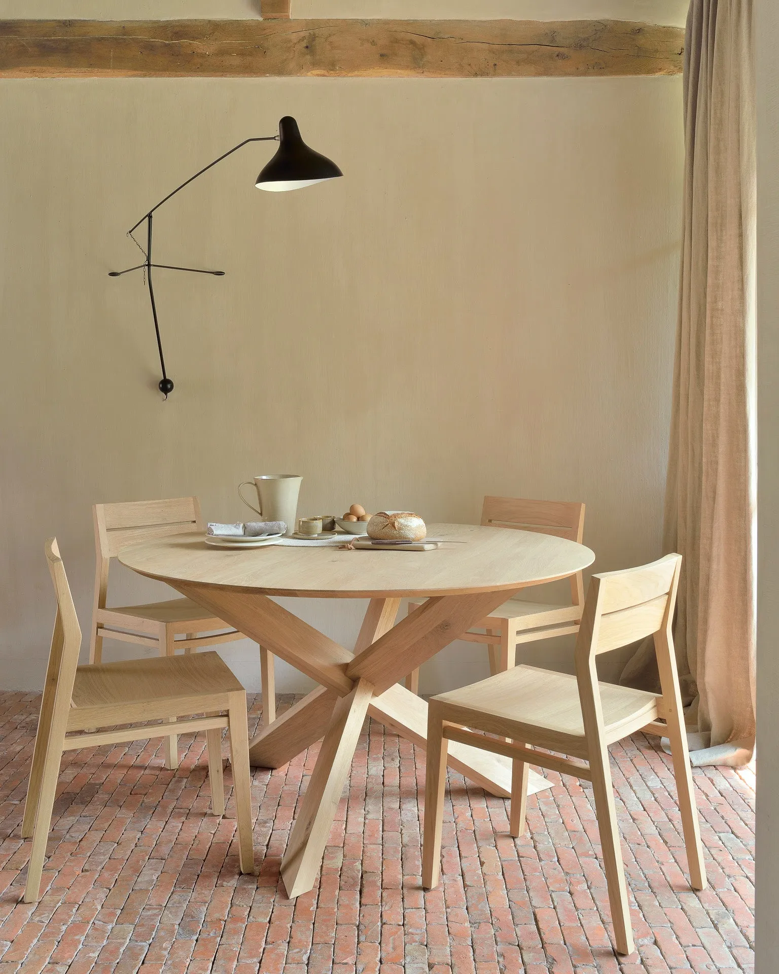 Oak Circle Round Dining Table - Varnished