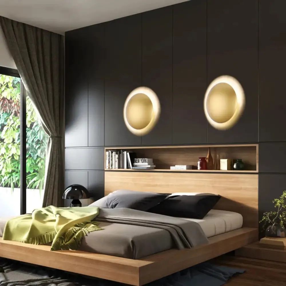 White/Gold LED Wall Light with Warm/White Illumination - Perfect for Modern Bedrooms
