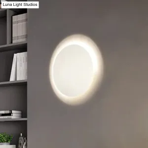 White/Gold LED Wall Light with Warm/White Illumination - Perfect for Modern Bedrooms
