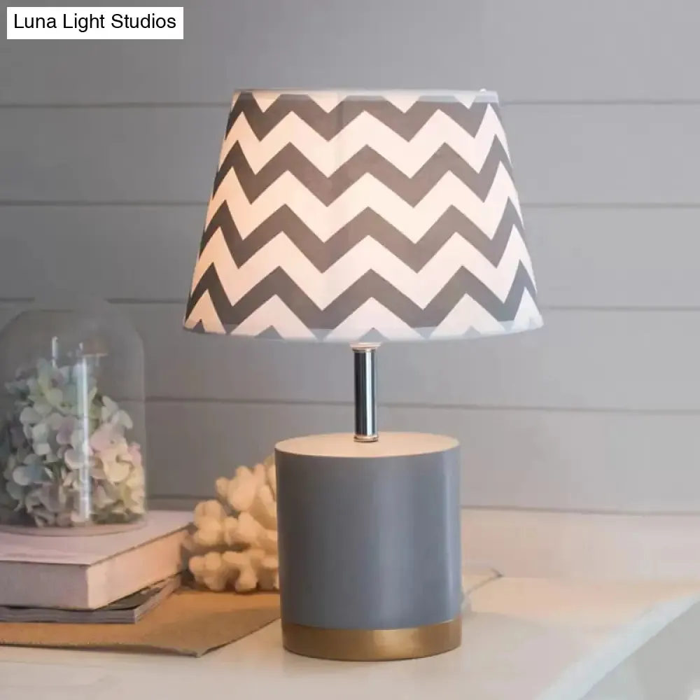 Zigzag Nordic Desk Light - Stylish Gray Study Lamp for Child's Bedroom